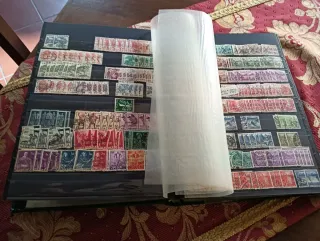 Centinaia di francobolli svizzeri