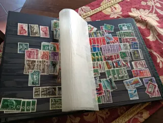 Centinaia di francobolli svizzeri