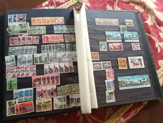 Centinaia di francobolli svizzeri