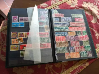 Centinaia di francobolli svizzeri