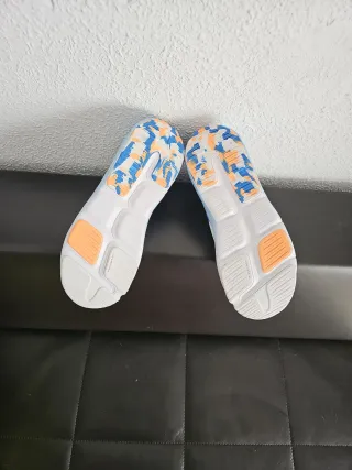 Zapatillas Decathlon Azul y Blanco