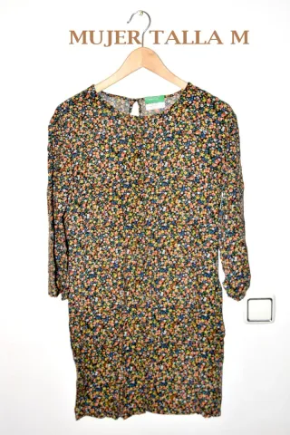 Mono marrón para mujer y vestidos largos y cortos.