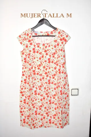 Mono marrón para mujer y vestidos largos y cortos.