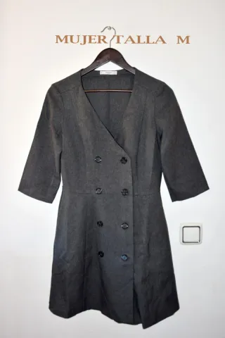 Mono marrón para mujer y vestidos largos y cortos.