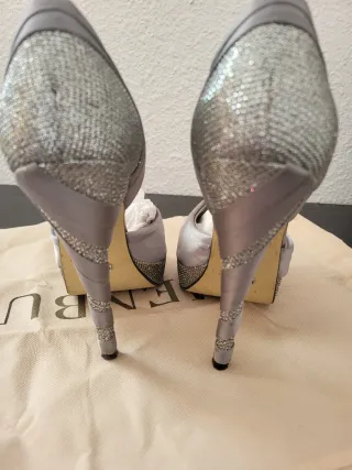 Zapatos de fiesta Menbur grises y plateados