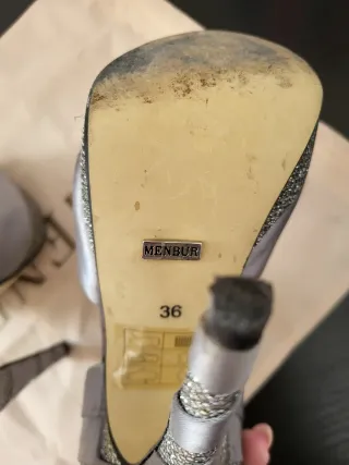 Zapatos de fiesta Menbur grises y plateados