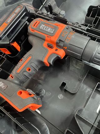 Taladro Percutor Black+Decker 18V