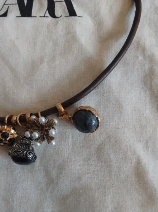 Collar Zara cuero marrón y dorado