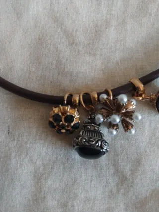 Collar Zara cuero marrón y dorado