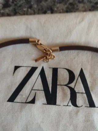 Collar Zara cuero marrón y dorado