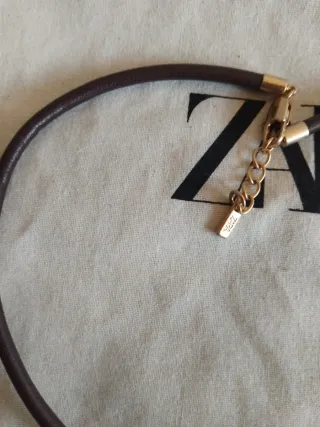 Collar Zara cuero marrón y dorado