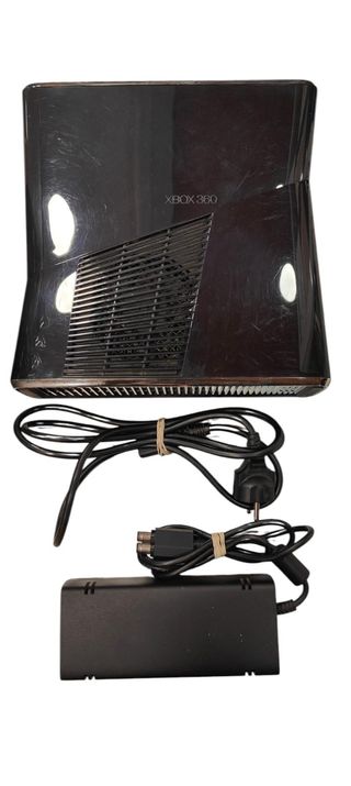 CONSOLA XBOX 360 SLIM + CARGADOR