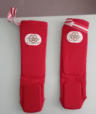 Espinilleras El Bronx Rojas