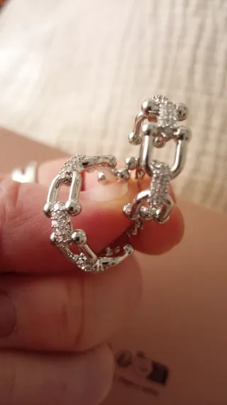 Aros de diseño plateados