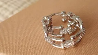 Aros de diseño plateados