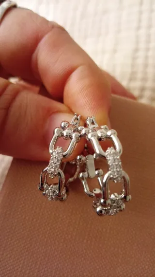 Aros de diseño plateados