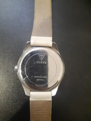 Reloj Guess Beige y Plateado con Cristales