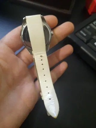 Reloj Guess Beige y Plateado con Cristales