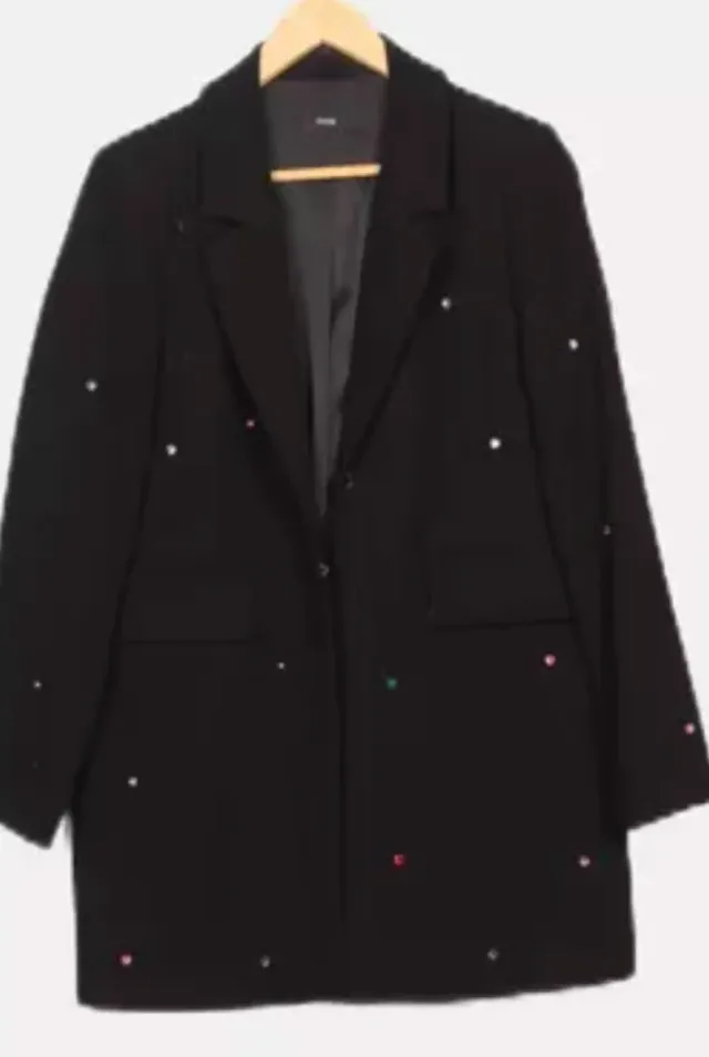 Chaquetón negro con detalles multicolor