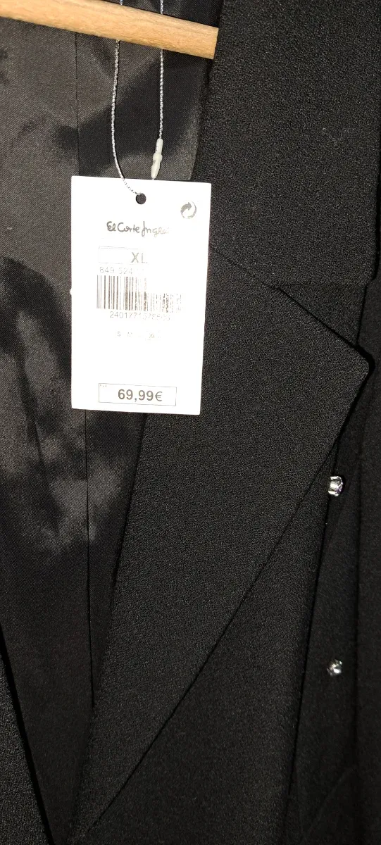 Chaquetón negro con detalles multicolor