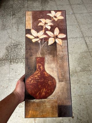 Tres cuadros decorativos beige y rojo