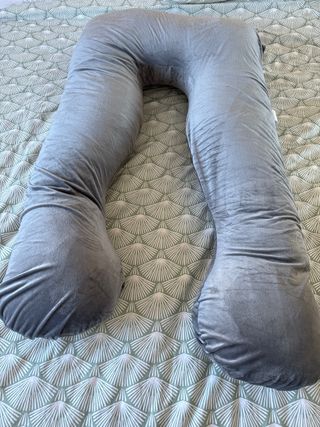 Cojín de lactancia en forma de U gris