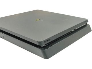 CONSOLA PS4 SLIM 1TB + CABLE