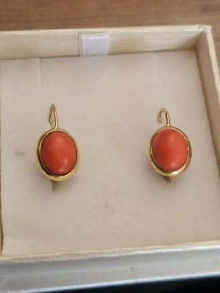 Pendientes oro 18kt y coral antiguos, 3.6 gramos