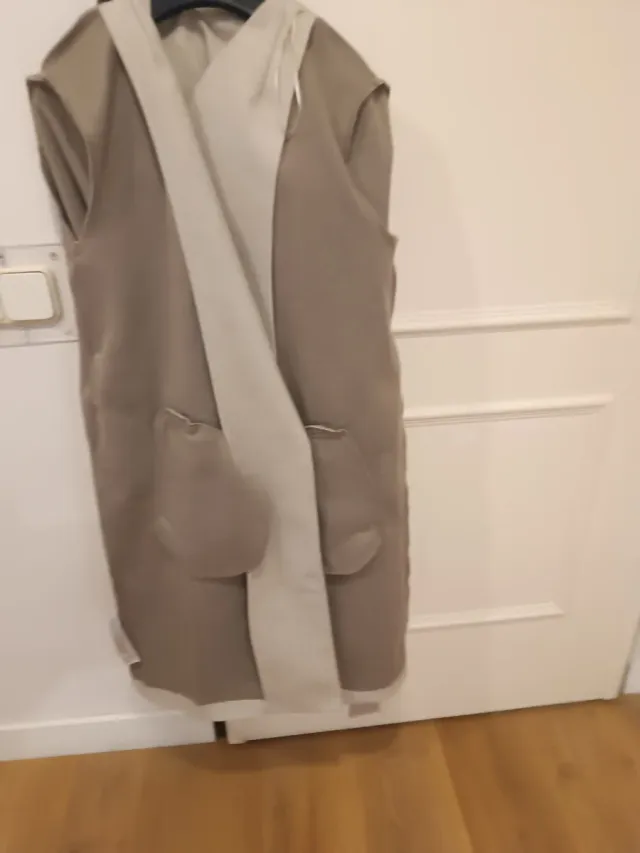 Abrigo Zara Beige con Capucha y Cinturón