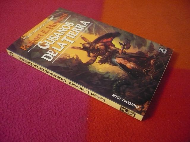 GUSANOS DE LA TIERRA ( ROBERT E. HOWARD ) FANTASIA