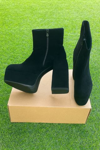 Stivaletti neri con piattaforma e tacco