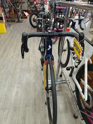 Bicicleta de carretera DARE azul