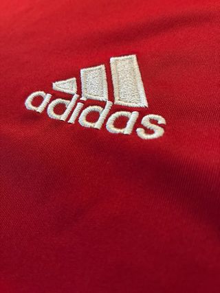 Completo Adidas maglia e pantaloncini rossi