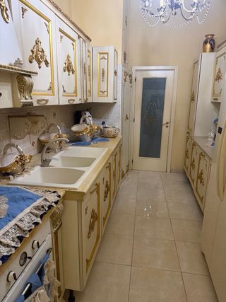 Cucina bianca e oro
