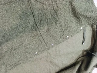 Chaqueta verde con capucha