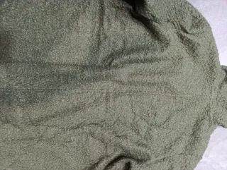 Chaqueta verde con capucha