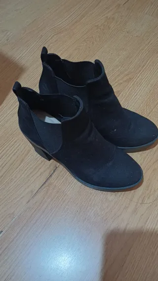 Botines Bershka tacón ancho negros