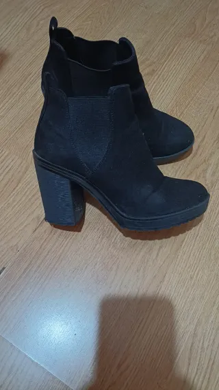 Botines Bershka tacón ancho negros