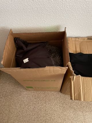 Ropa de mujer marrón y negra