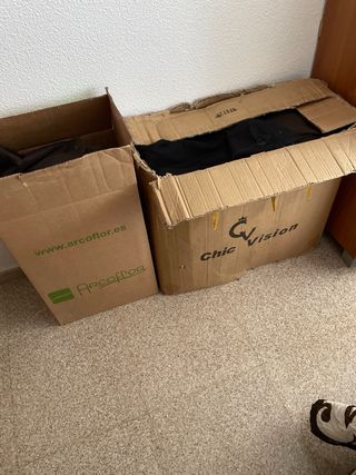 Ropa de mujer marrón y negra