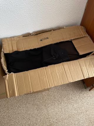 Ropa de mujer marrón y negra