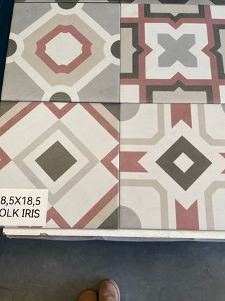 18,5x18,5 Azulejo Folk Iris