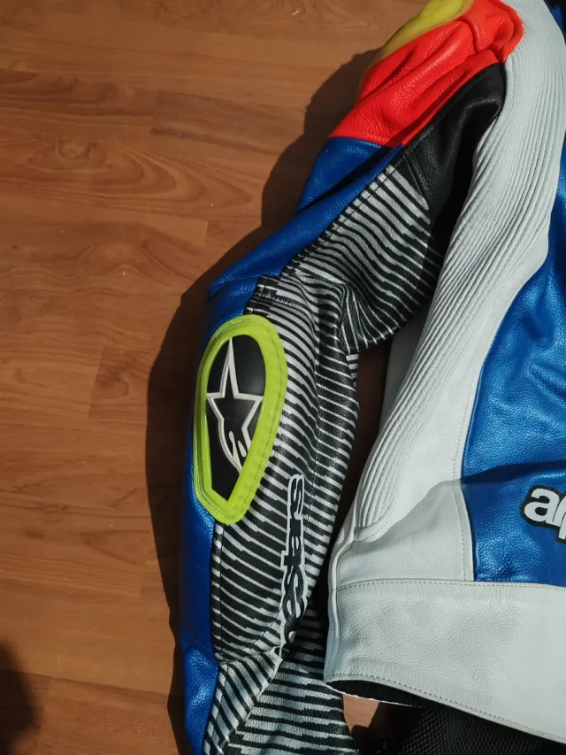 Traje de moto réplica