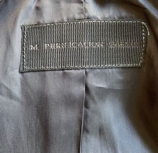 Chaqueta negra cuello chimenea