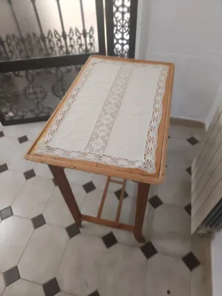 Mesa auxiliar madera y tela