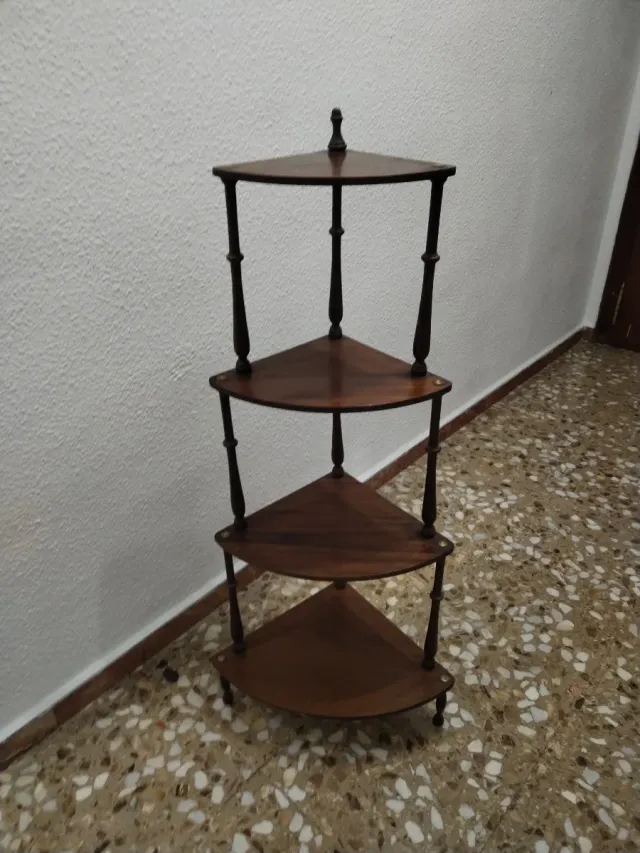 Scaffale antico in legno angolare