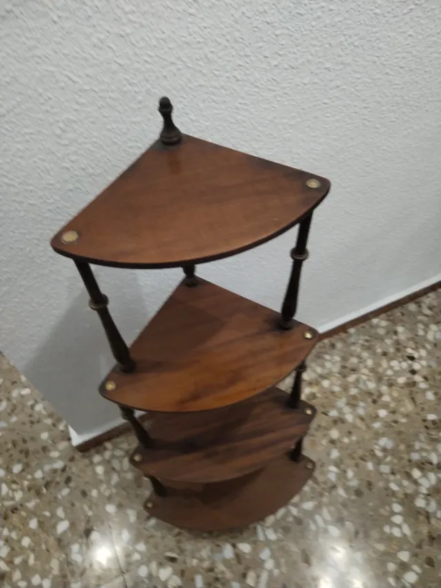 Scaffale antico in legno angolare