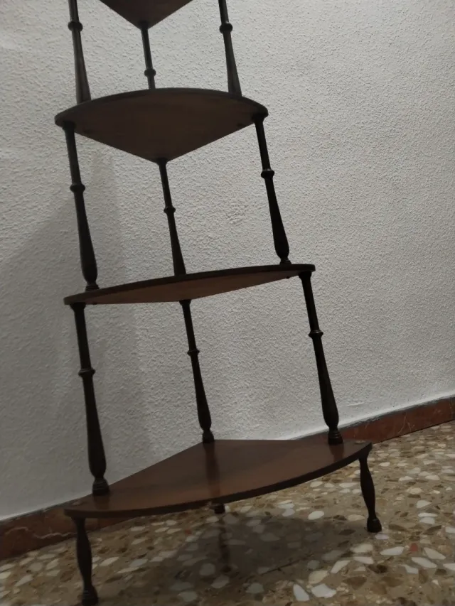 Scaffale antico in legno angolare