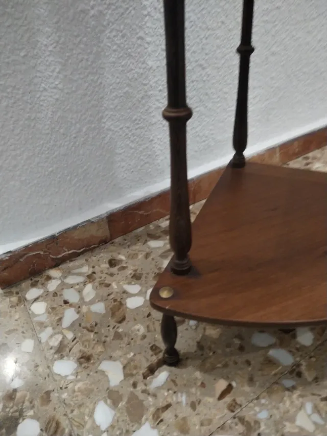 Scaffale antico in legno angolare