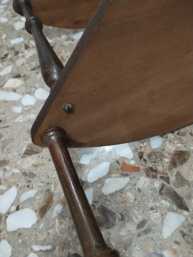 Scaffale antico in legno angolare